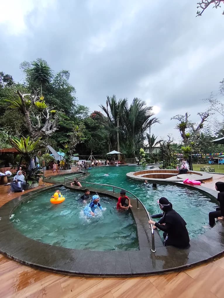 Quiet resort swimming pool area